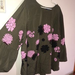 LAST CHANCD BEFORE DONATED APT.9 Floral Blouse
